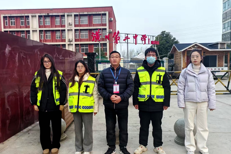 图四：潢川二中南校护学岗.jpg