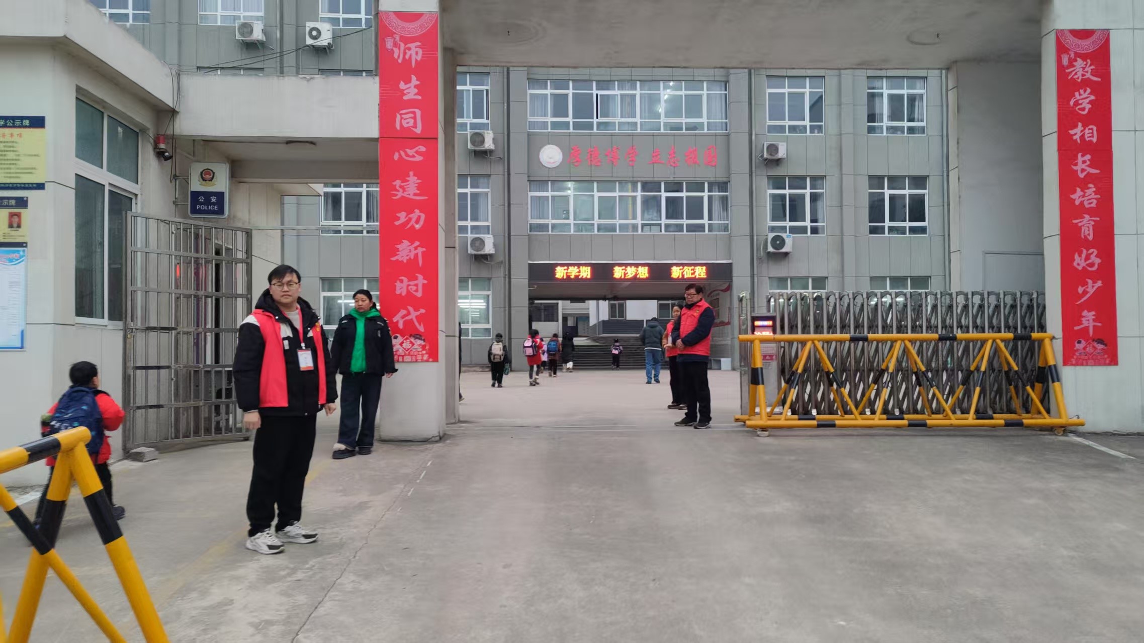 浒湾中心学校举行开学第一课暨学生法治安全教育