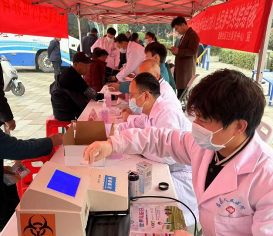 全民护肾在行动——2025年世界肾脏病日息县卫健系统义诊活动纪实