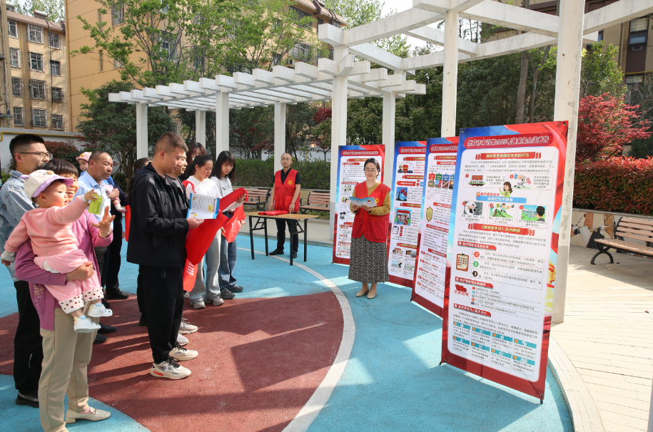 市审计局开展全民国家安全教育日普法宣传活动