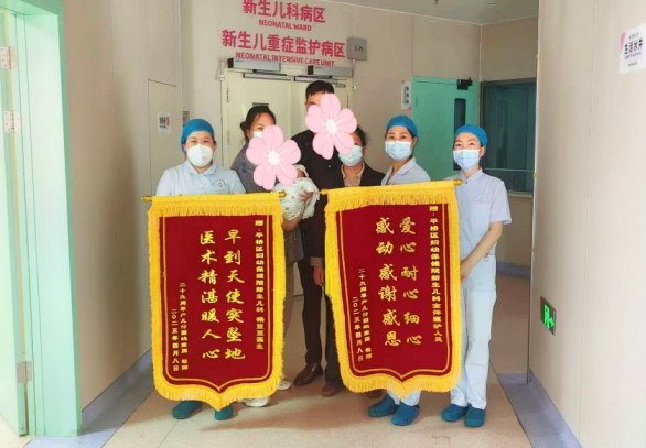 出生仅1.8千克的早产儿在平桥妇幼保健院成功获救并健康成长
