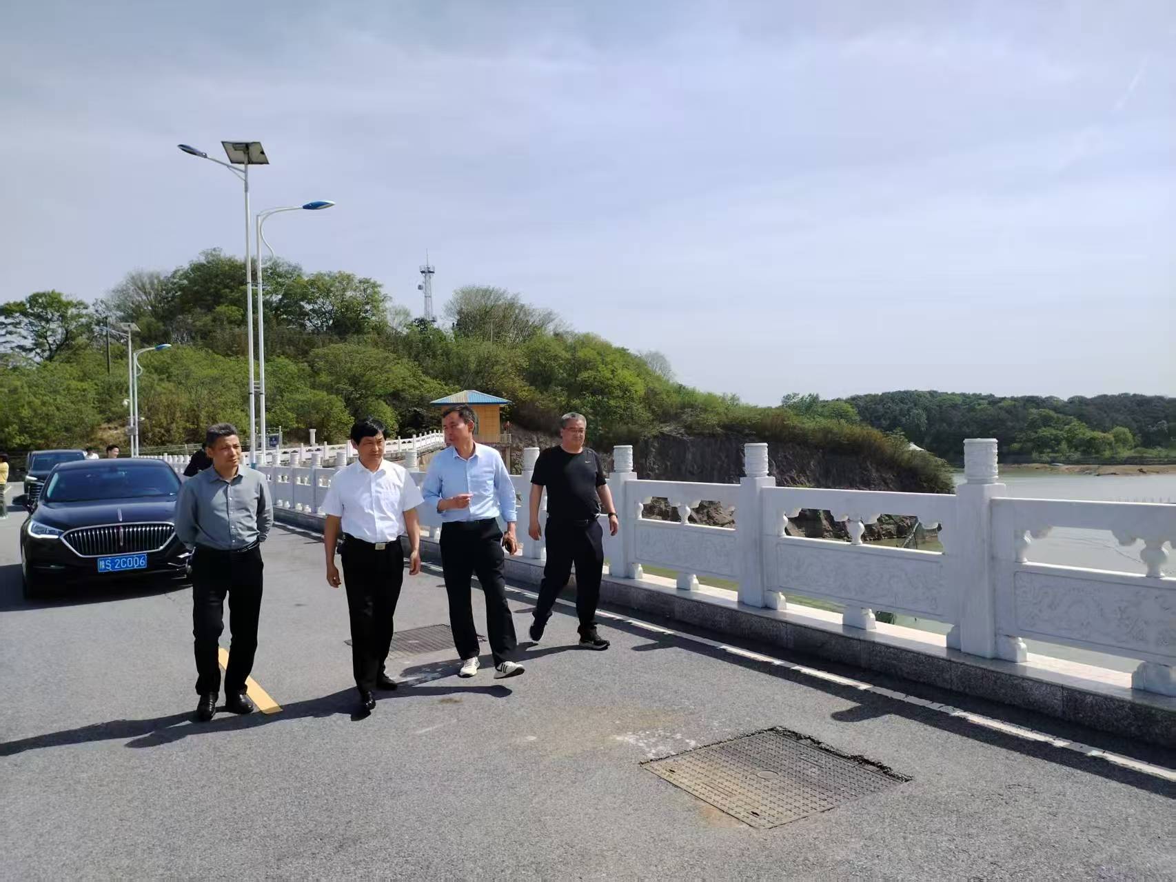 省河长办检查组来我县检查河湖“清四乱”、阻水片林清理工作