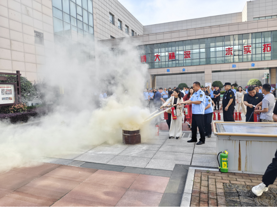 市文广旅局开展 2025 年防灾减灾及消防安全培训演练活动