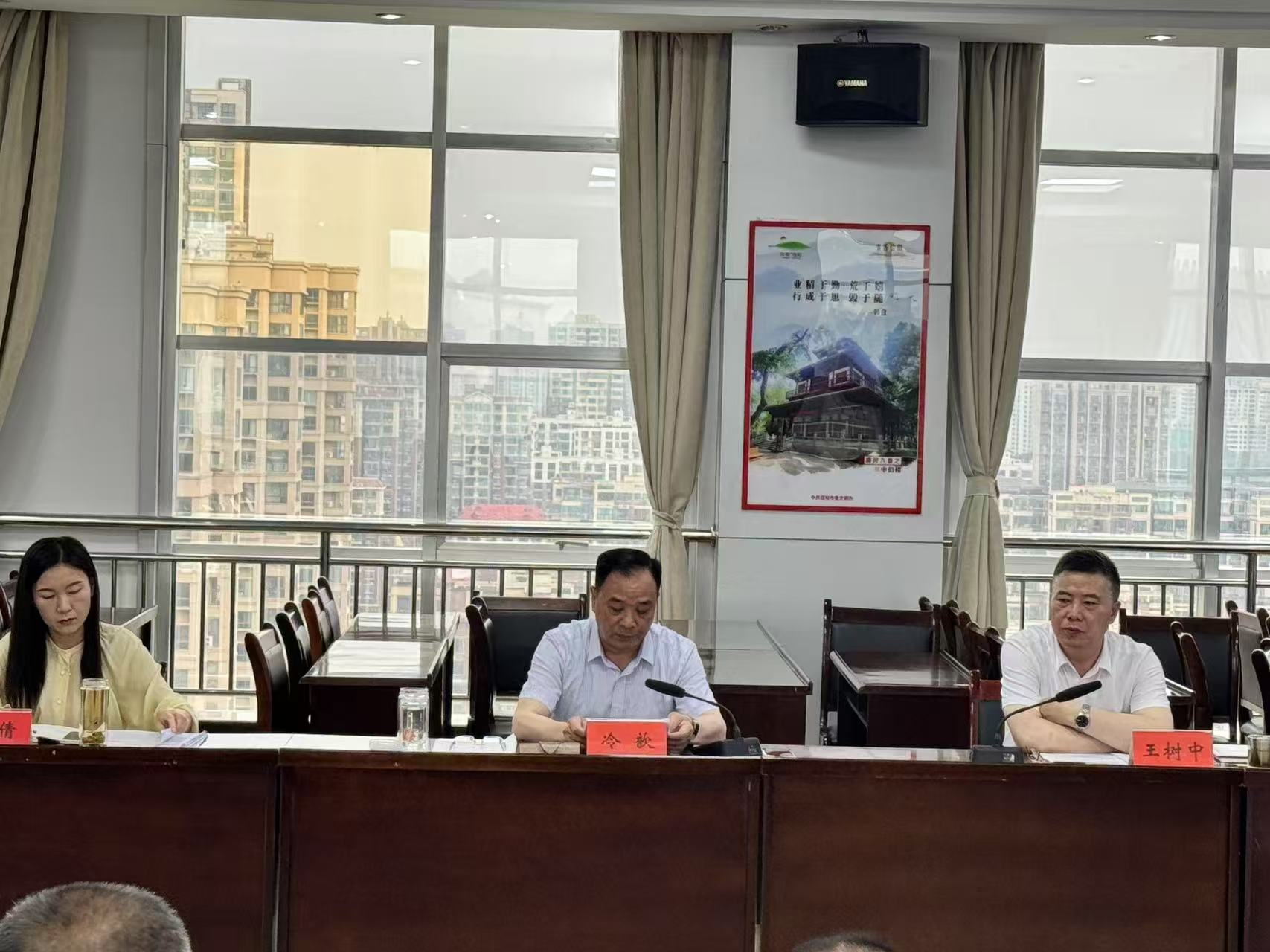 信阳市市市场监管局召开老年人药品、保健品虚假宣传和 虚假宣传诱导就医专项整治工作座谈会
