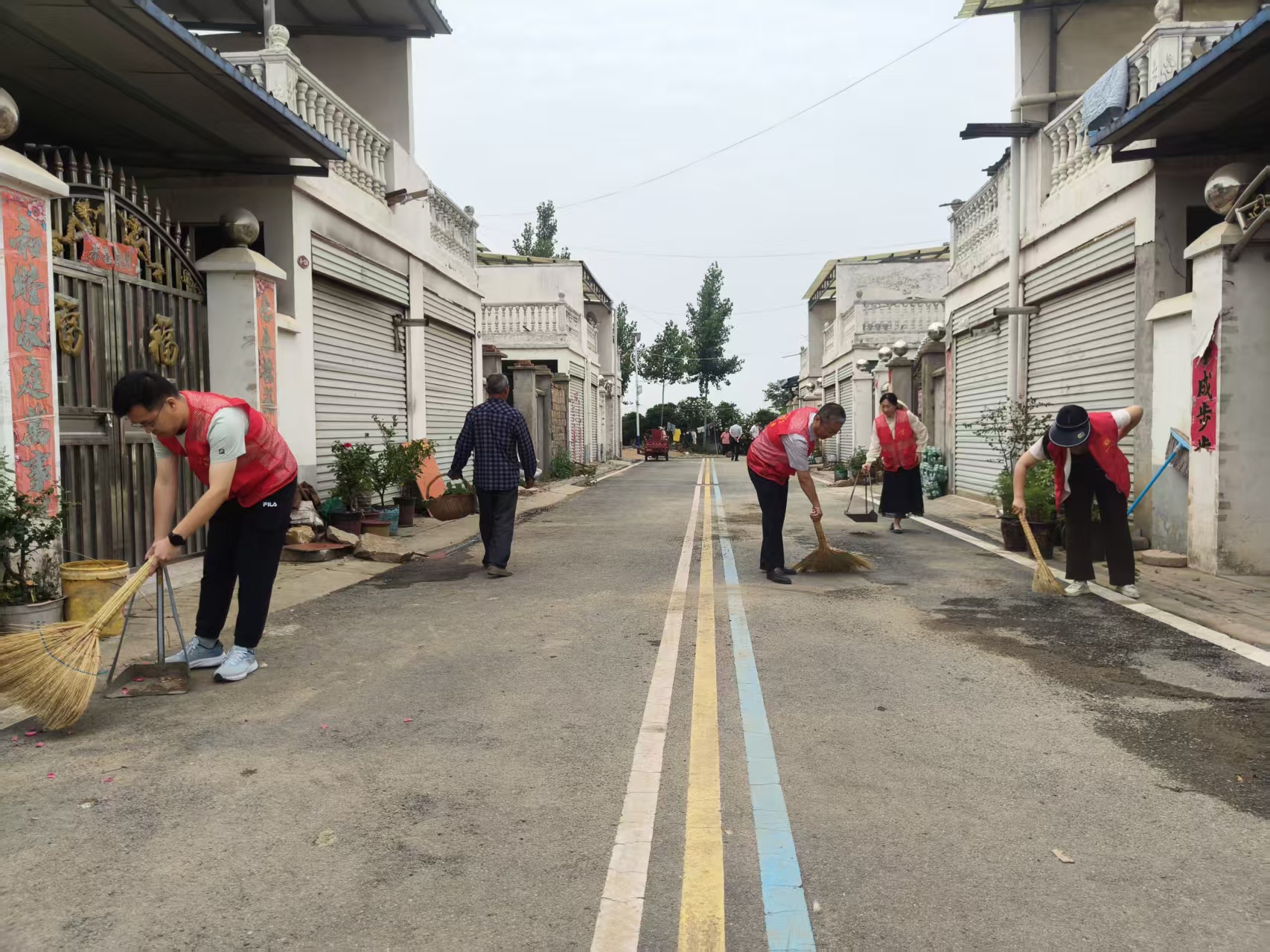 情系端午系民生 心系移民送关怀 --市移民中心赴太阳坡移民安置区开展端午慰问活动