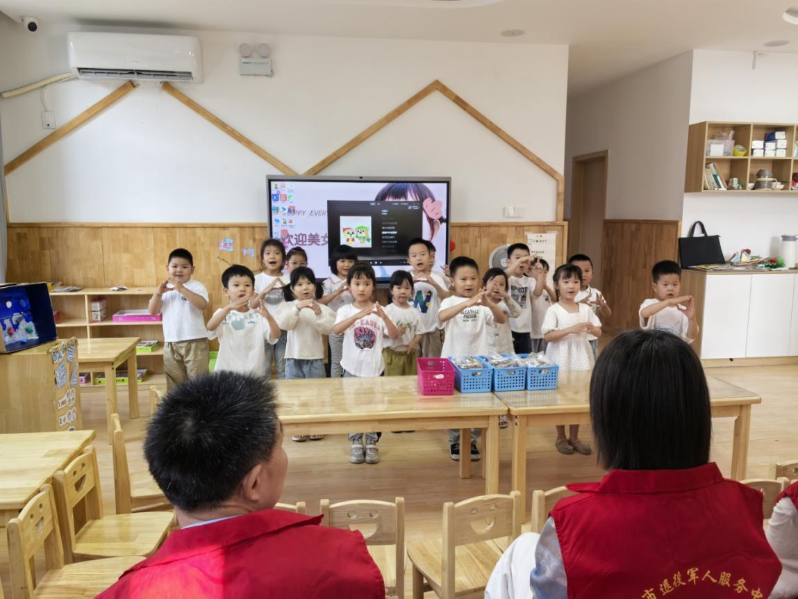 情浓端午 沁润童心 ——信阳市退役军人事务局开展迎端午、庆六一活动