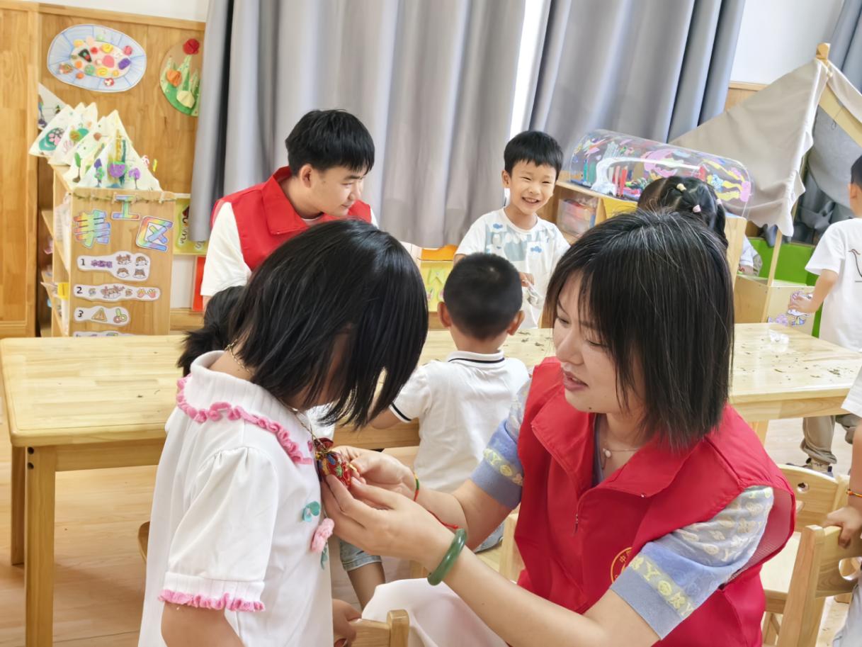 情浓端午 沁润童心 ——信阳市退役军人事务局开展迎端午、庆六一活动