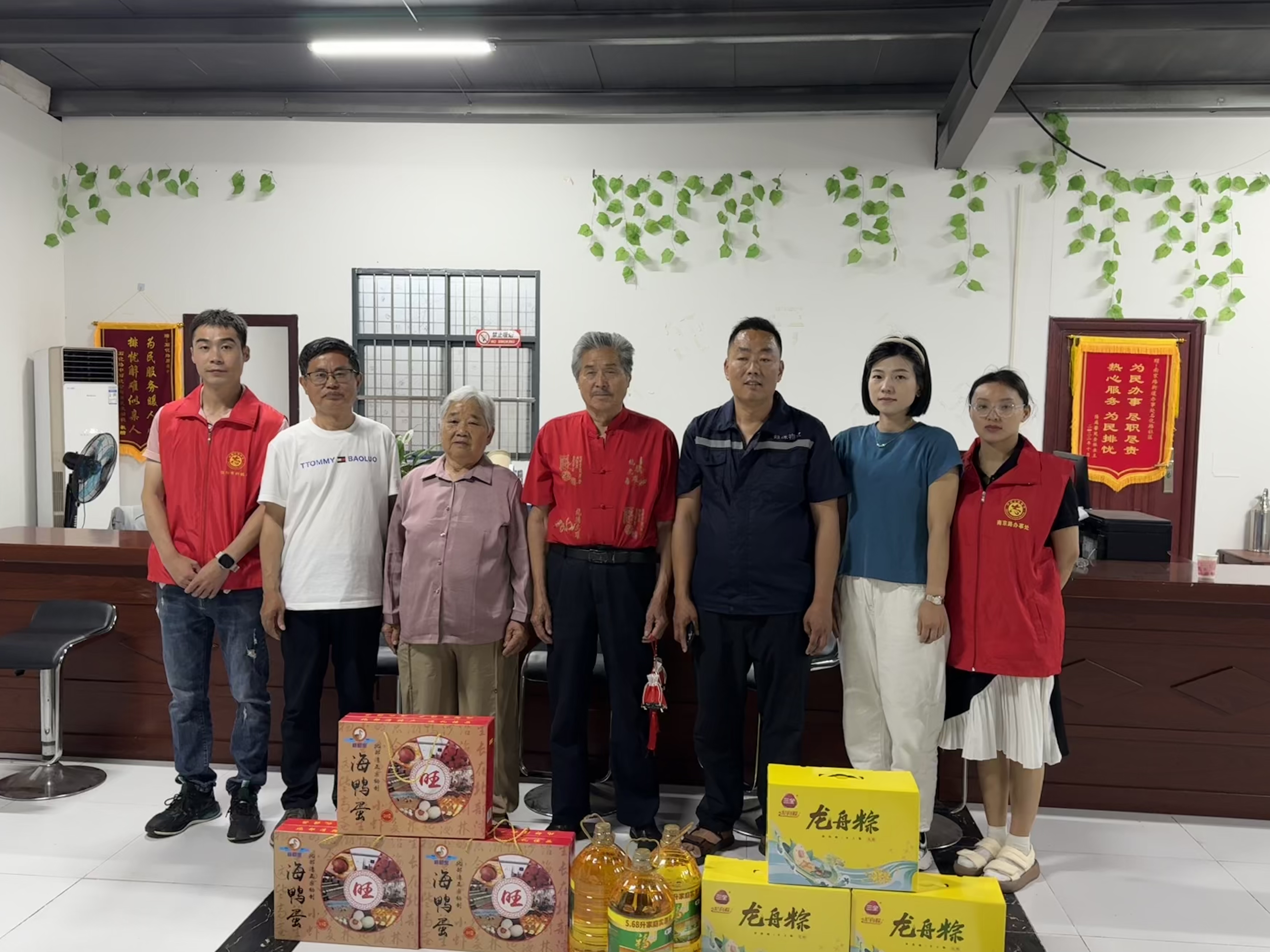 信阳市科技局联合石化路社区 开展