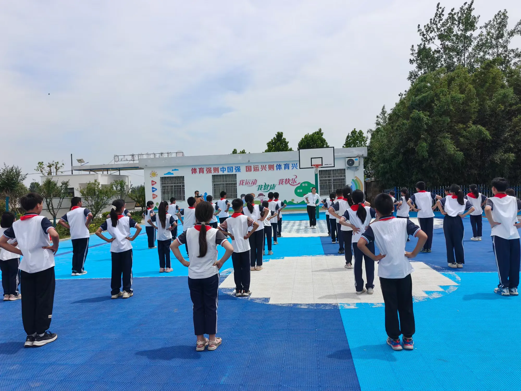 城乡“童”话，爱在“粽”夏——淮滨县教体局、县实验学校走进芦集乡李新寨小学等四所学校开展爱心捐赠活动