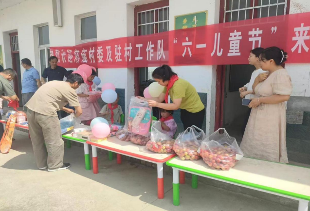 潢川县人民医院开展“情暖童心，医路成长”六一儿童节慰问活动