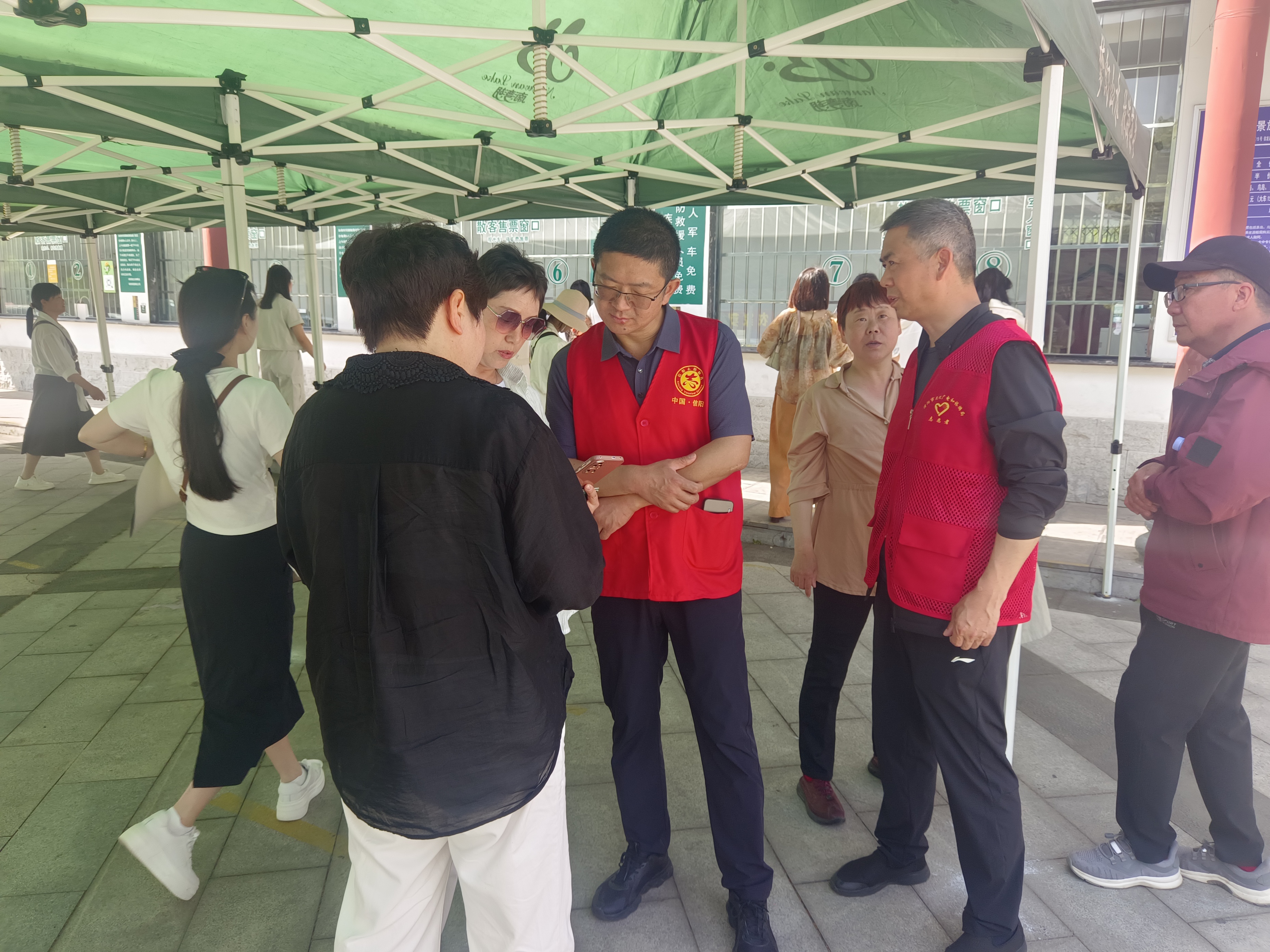文旅“志愿红”彰显旅游温情