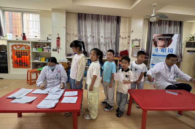 浉河区妇幼保健院：“五小健康行动”照亮昂立幼儿园成长路！