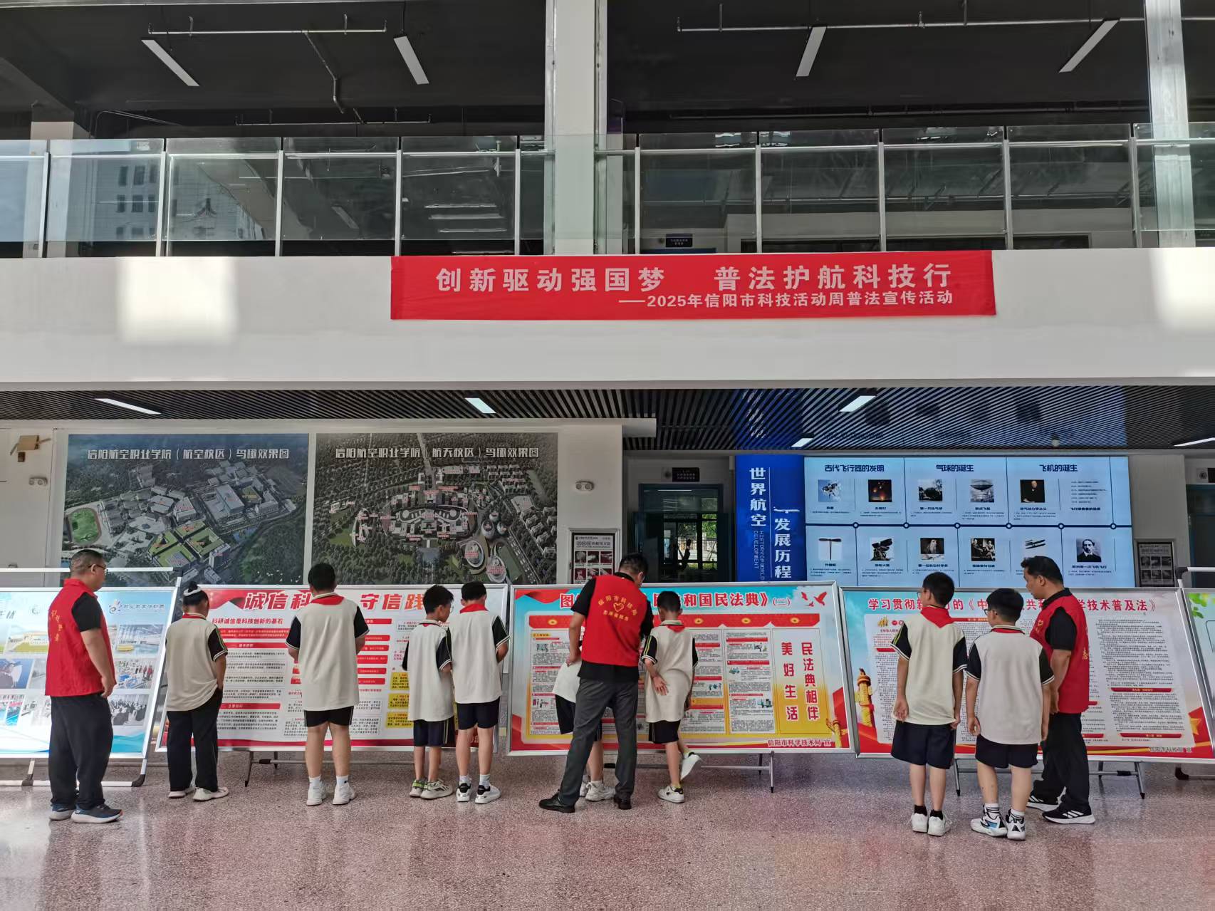 创新驱动强国梦，普法护航科技行—市科技局开展2025年科技活动周普法进校园活动