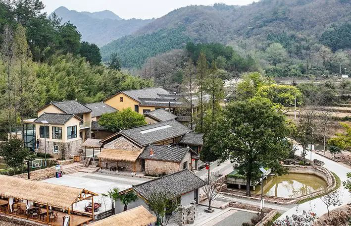 罗山县铁铺镇何家冲村