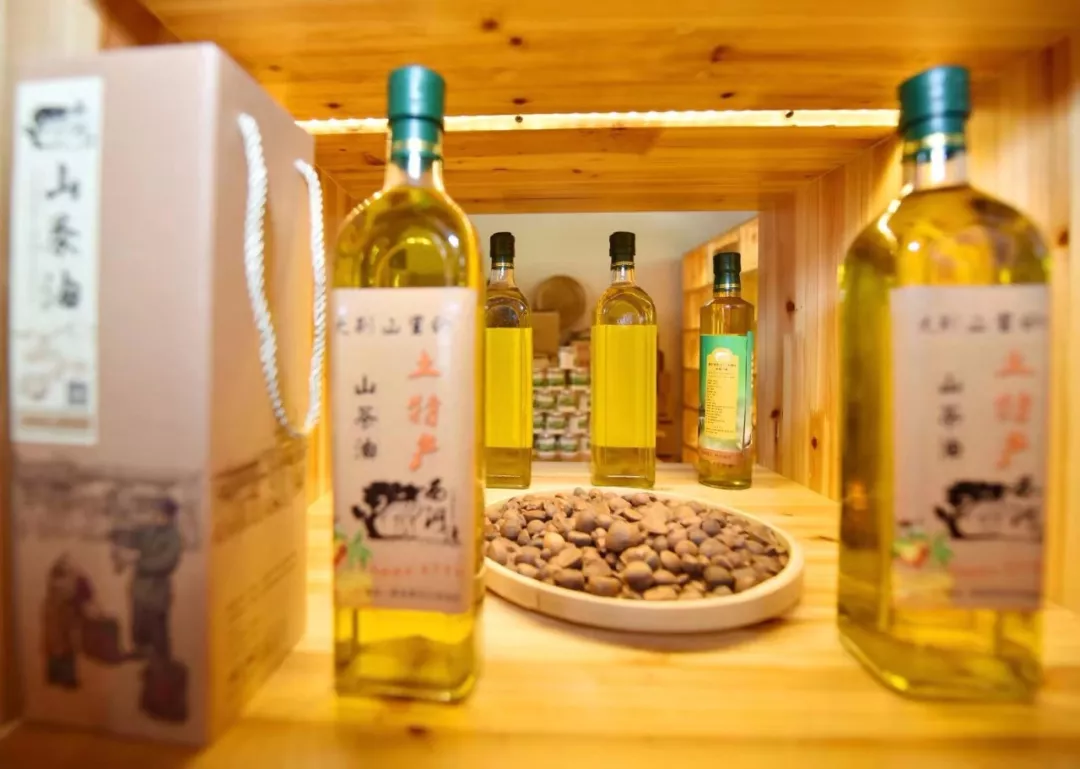古法压榨：一滴山茶油的味道