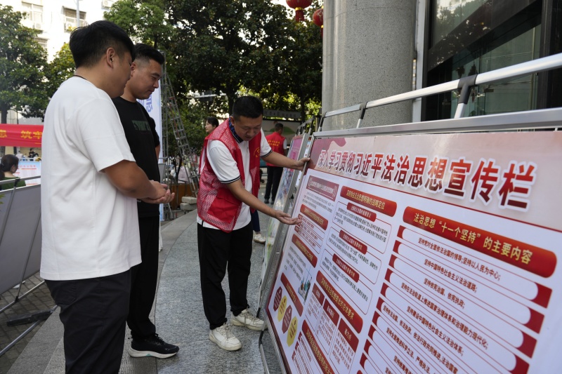 信阳市水利局积极开展普法进社区活动