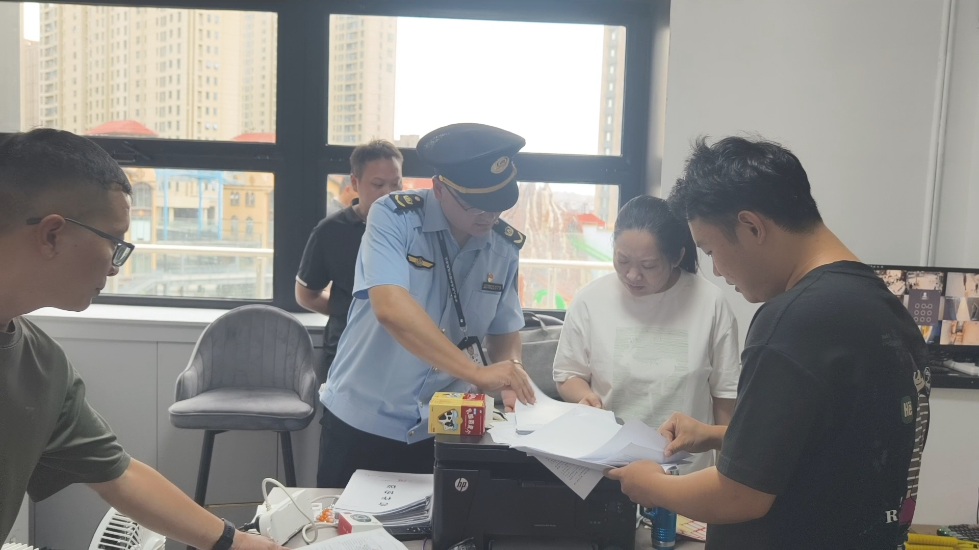 市文化市场综合行政执法支队联合开展未成年人直播专项整治行动