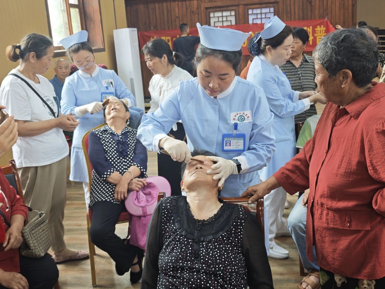 义诊进郝堂 健康暖民心——统战赋能乡村振兴的生动实践