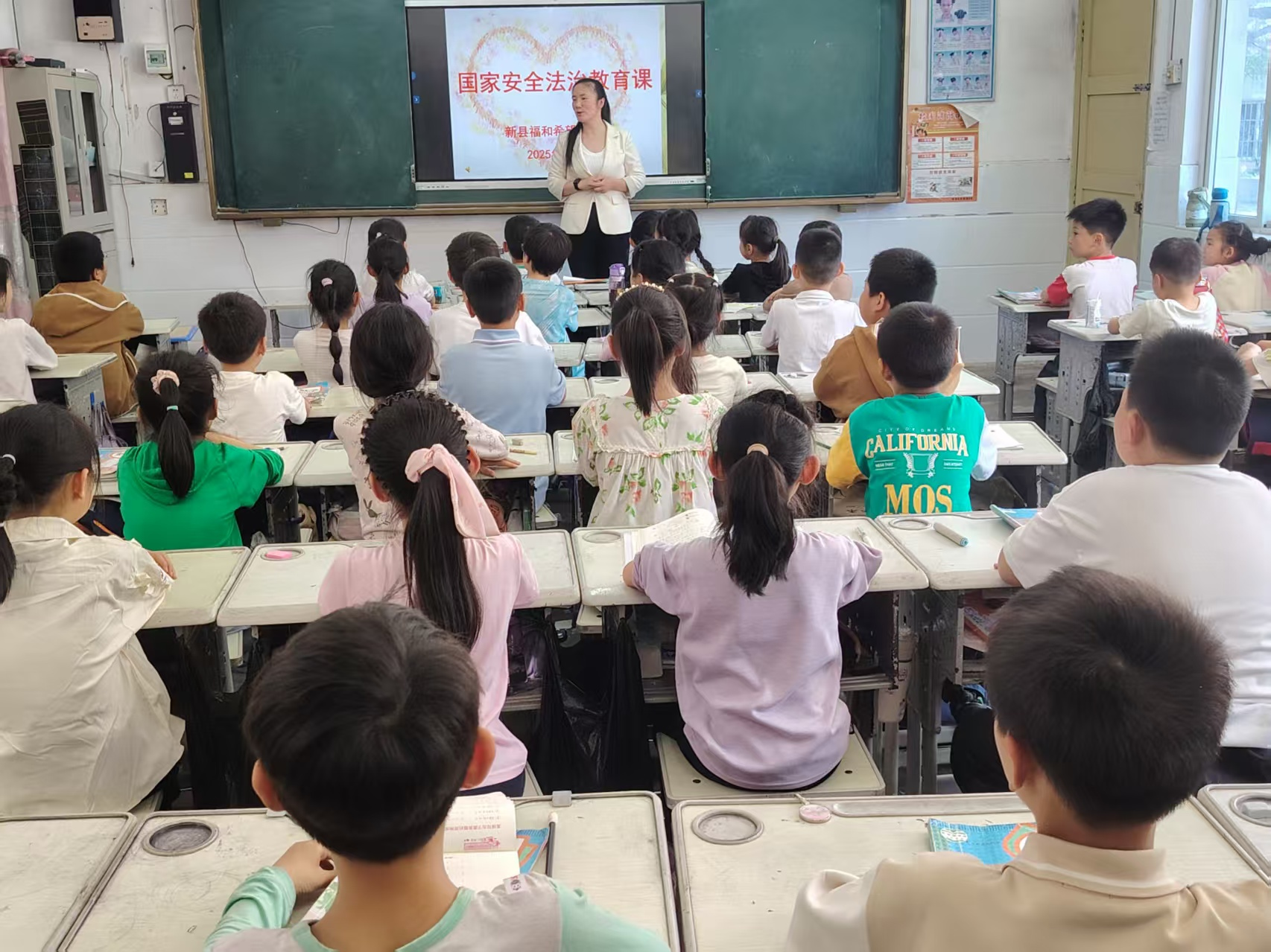 法治副校长开展“国家安全 ‘童’心守护” 爱国主义教育主题活动