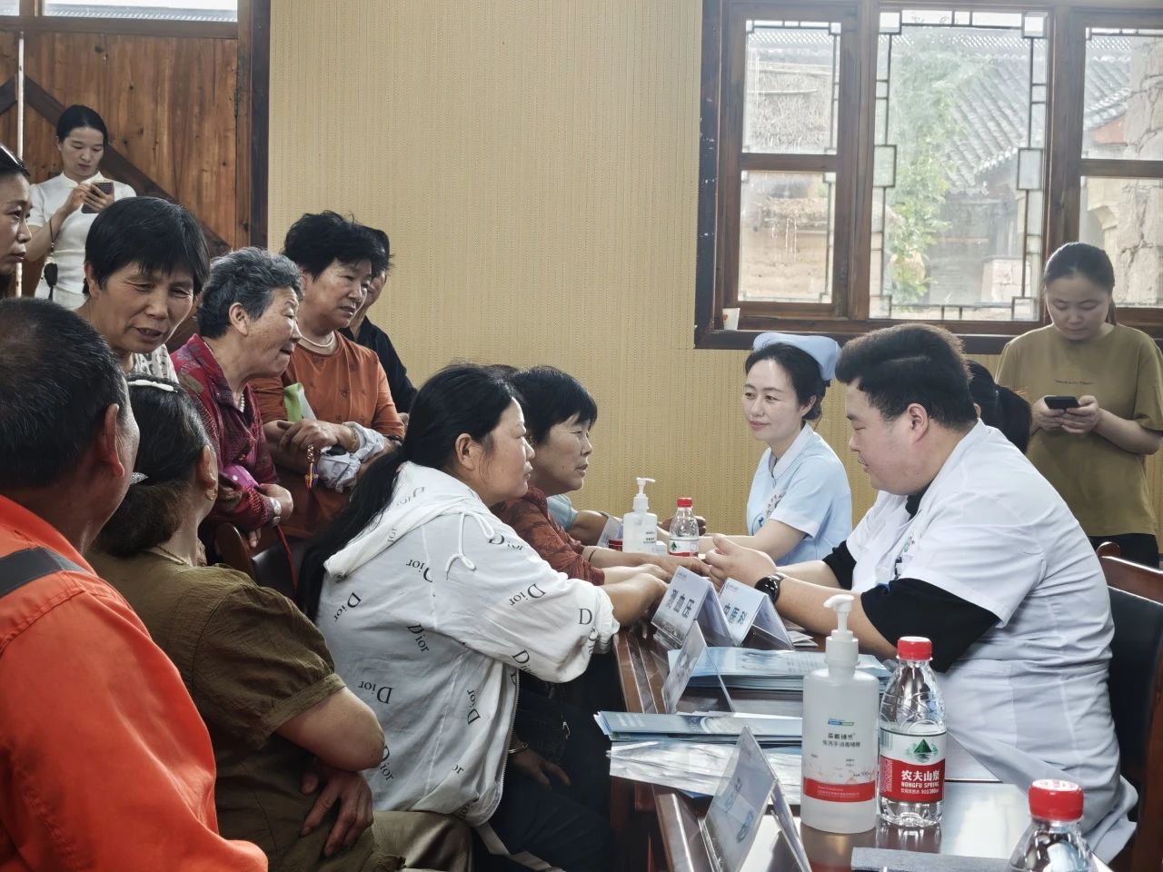 义诊进郝堂 健康暖民心——统战赋能乡村振兴的生动实践