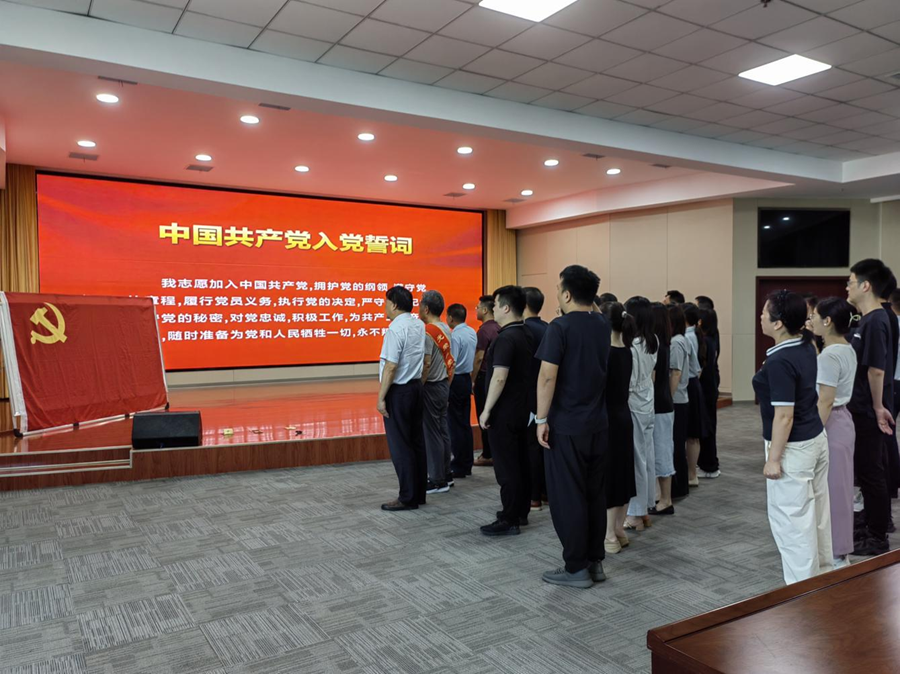 红心向党庆荣光 砥砺奋进新征程