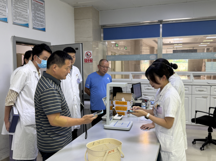 浉河区卫生健康委党组书记、主任张泓赴信阳市第三人民医院调研重点工作推进情况