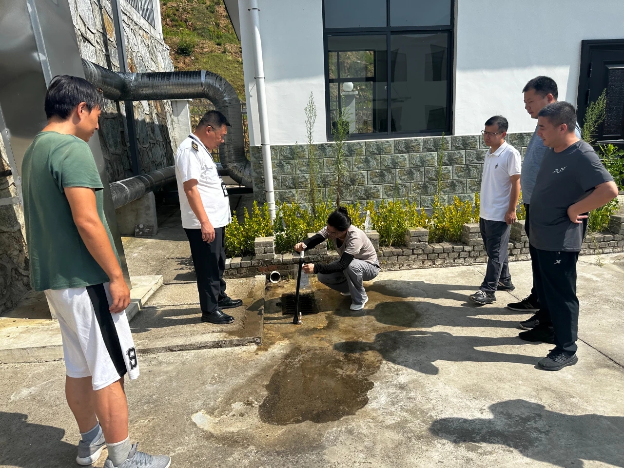 市水利局会同市疾控局开展农村供水工程水质检测