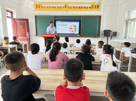 法治副校长进校园  开学第一课向校园霸凌“亮剑”