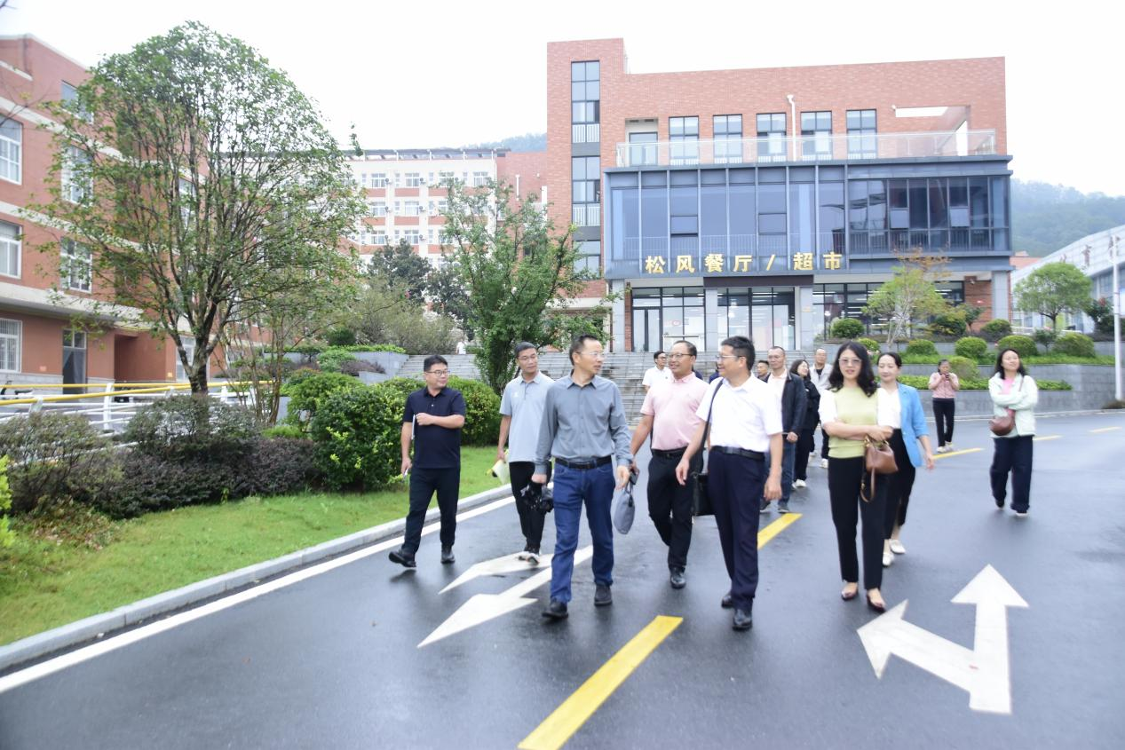 携手共进促提升 校际交流谋发展 | 广东省四会市教育同仁赴信阳高中交流学习