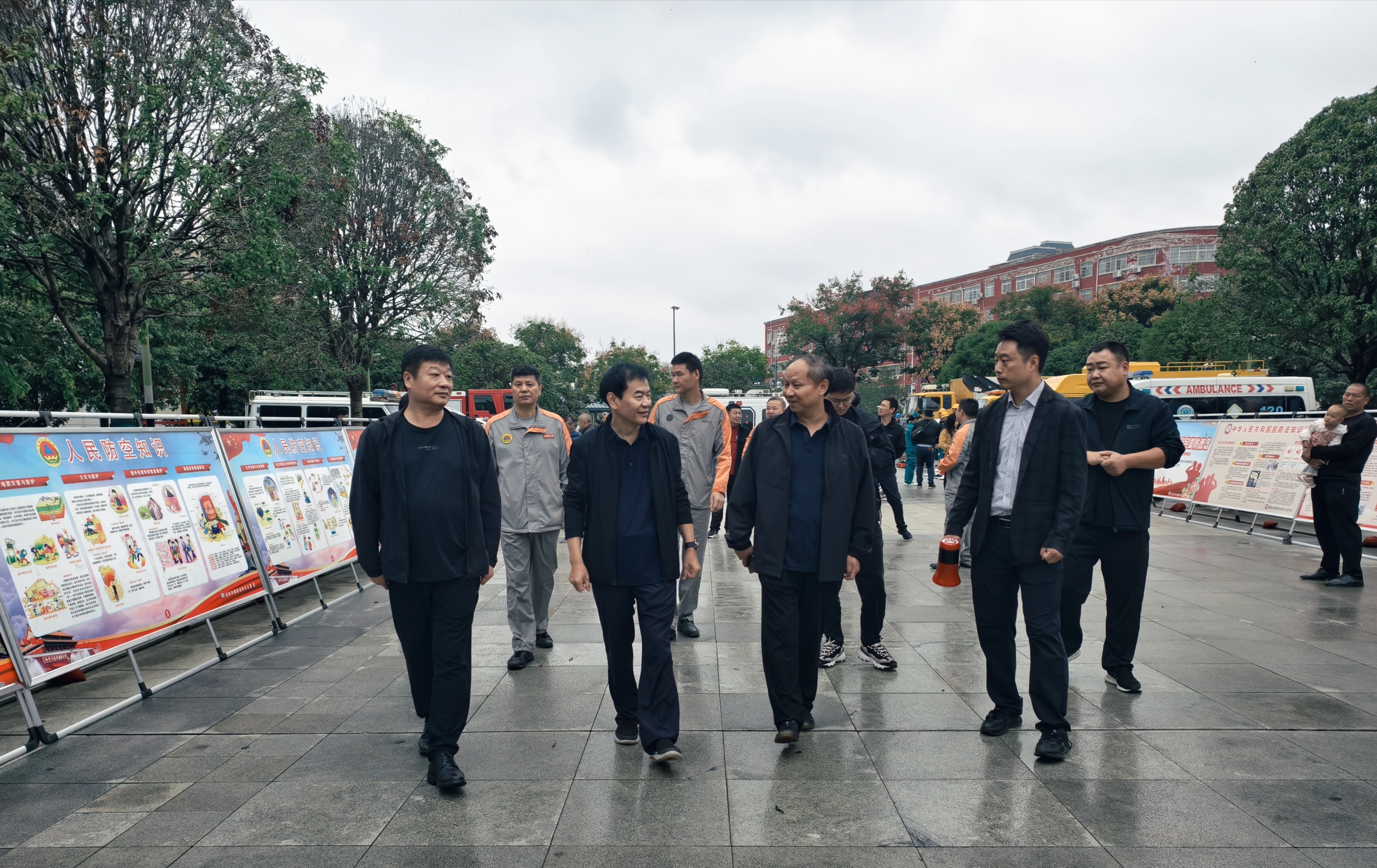 信阳市开展2025年防空警报统一试鸣暨国防动员宣传教育活动