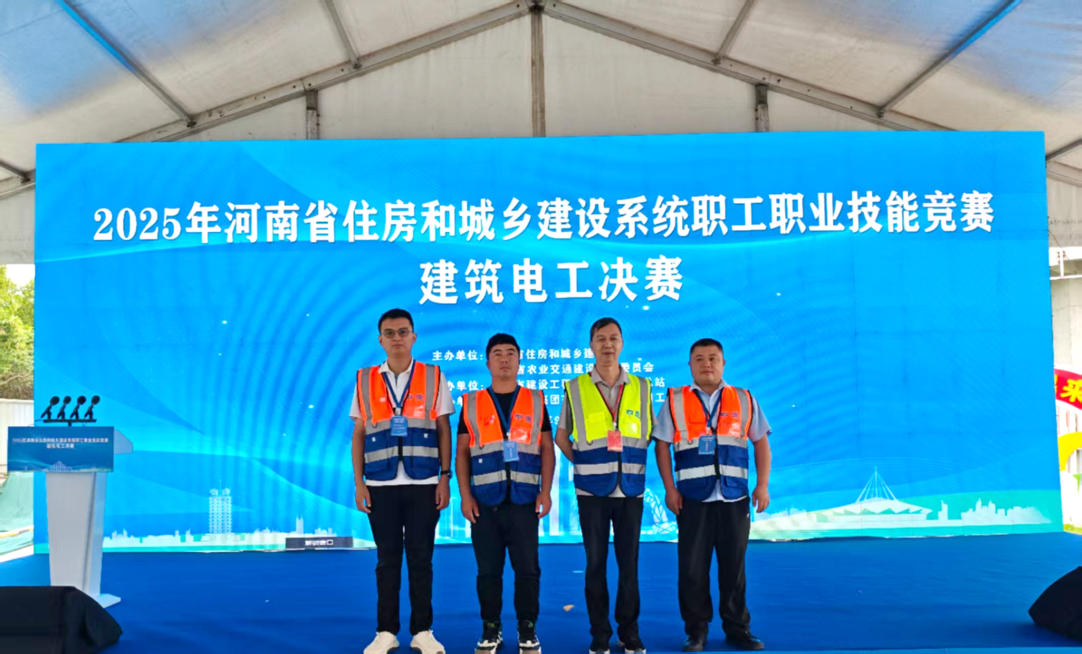 信阳市住建局代表队在全省住建系统电工职业技能竞赛上取得优异成绩