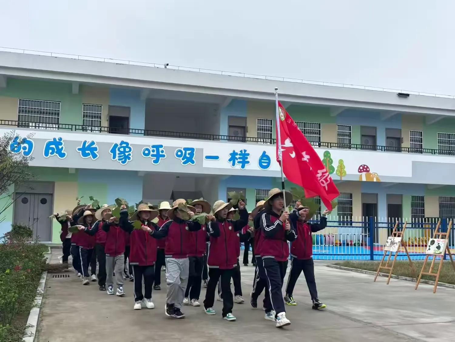秋分田间故事会绘就 “五育融合” 新图景 ——淮滨县芦集乡李新寨小学的秋分创意活动
