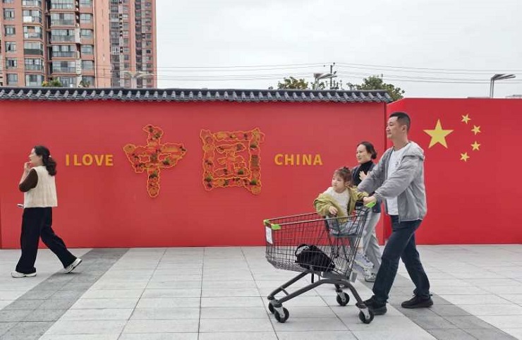 看信阳，处处飘扬“中国红”！