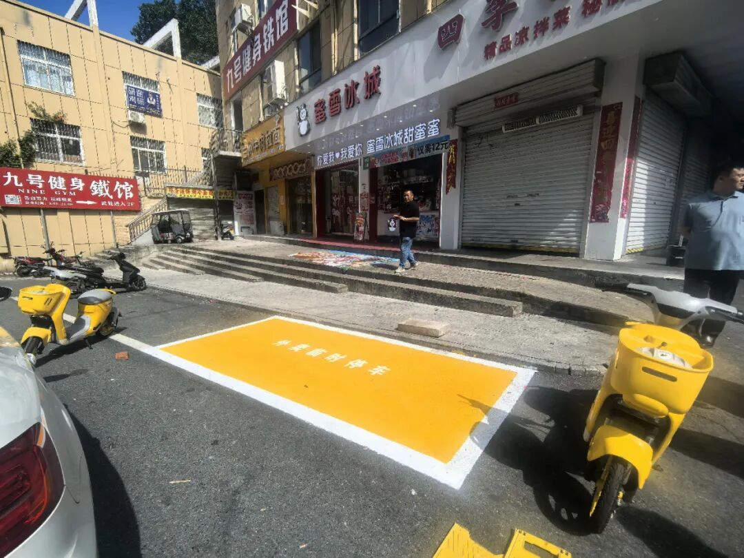 信阳城管：四项措施服务保障外卖骑手停车秩序