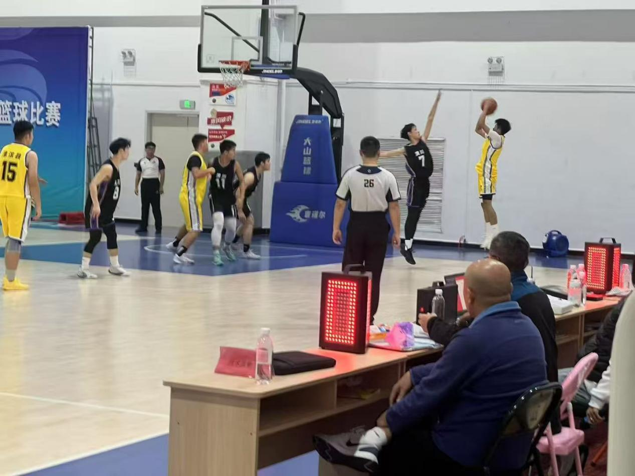 淮滨甲组男篮：赛场拼搏铸辉煌，体育精神绽光芒