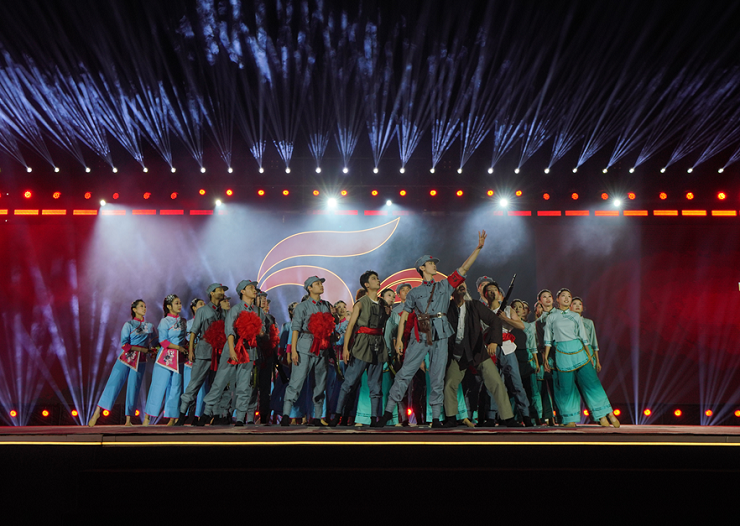 信阳师范大学文艺思政课“声”动演绎五十年光荣与梦想