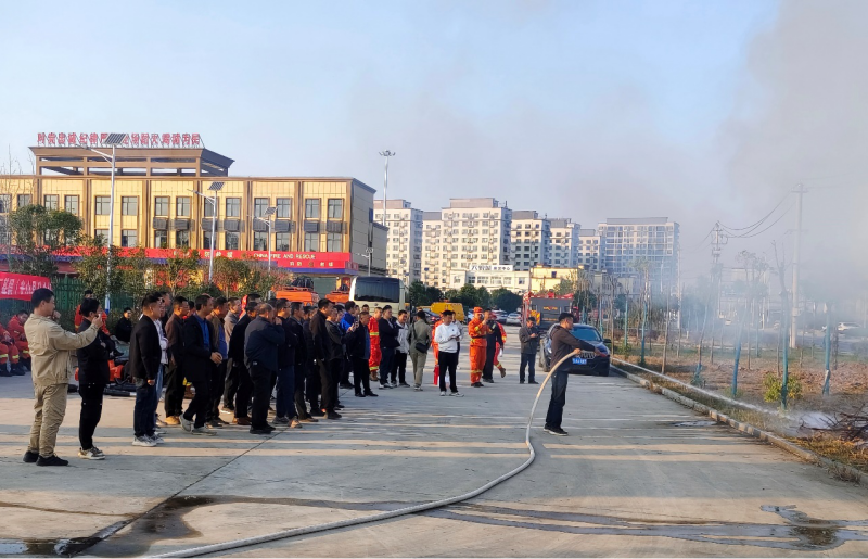 以练促防 筑牢防火墙——我县成功举办2025<br>年森林火灾扑救技能送教下基层活动 以练促防 筑牢防火墙——我县成功举办2025<br>年森林火灾扑救技能送教下基层活动