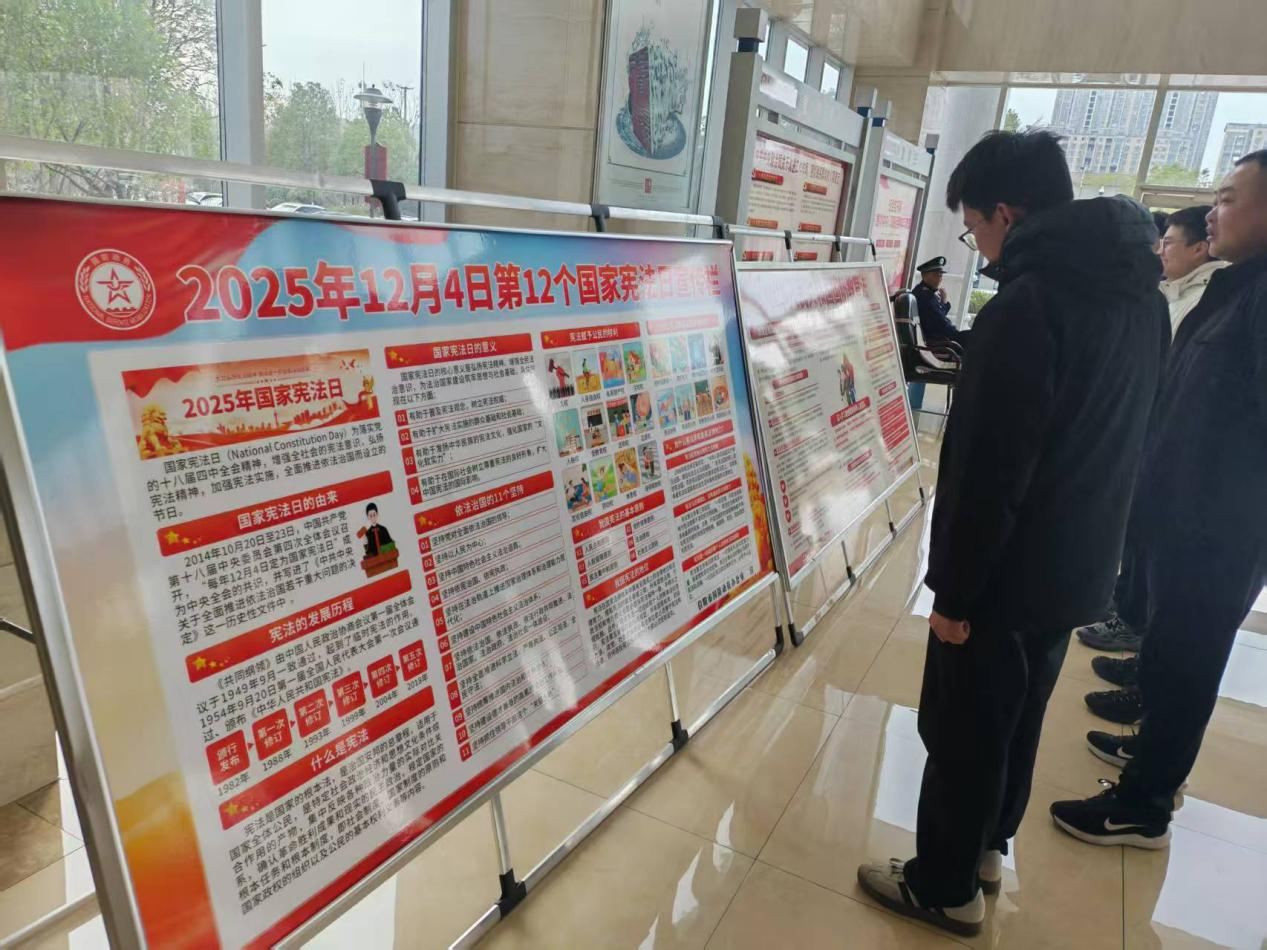 信阳市国动办开展宪法宣传与宣誓活动