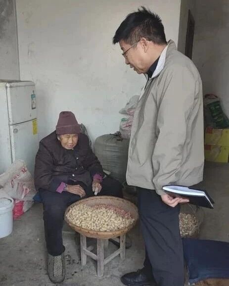 心系困难群众 情暖冬日邢集 心系困难群众 情暖冬日邢集
