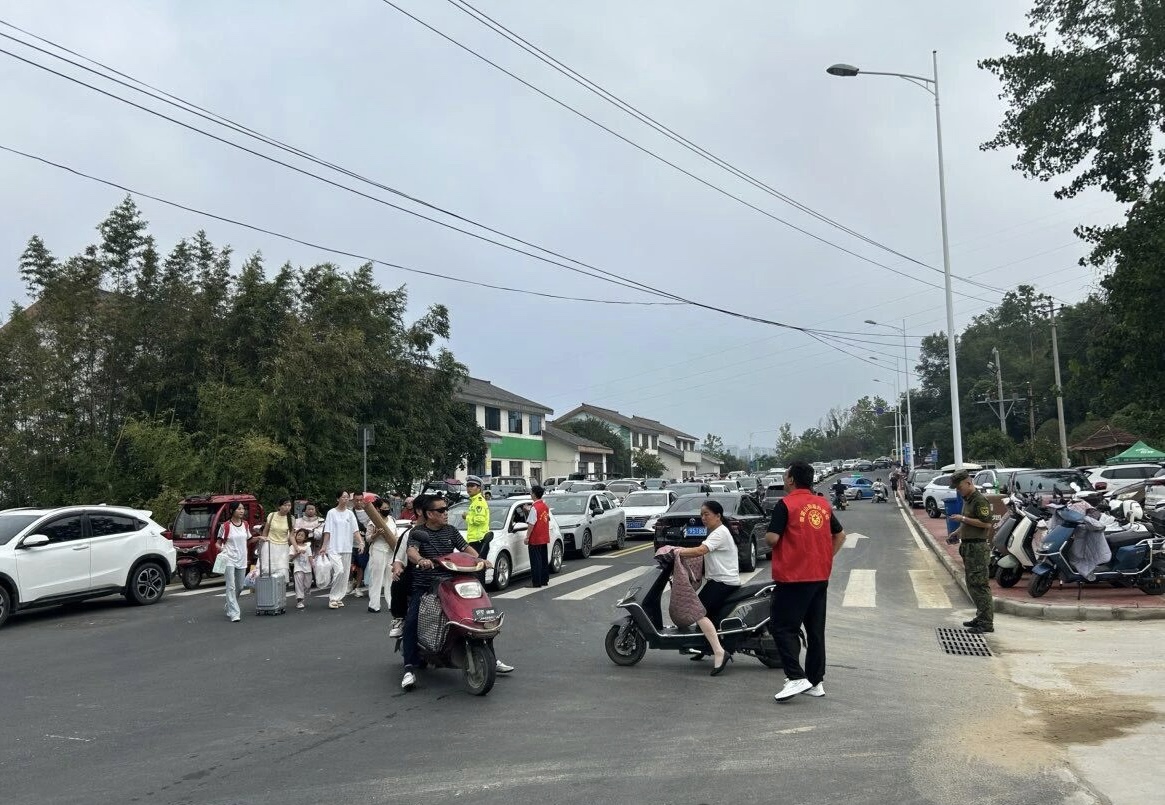 多方联动护开学 全力护航保畅通 多方联动护开学 全力护航保畅通