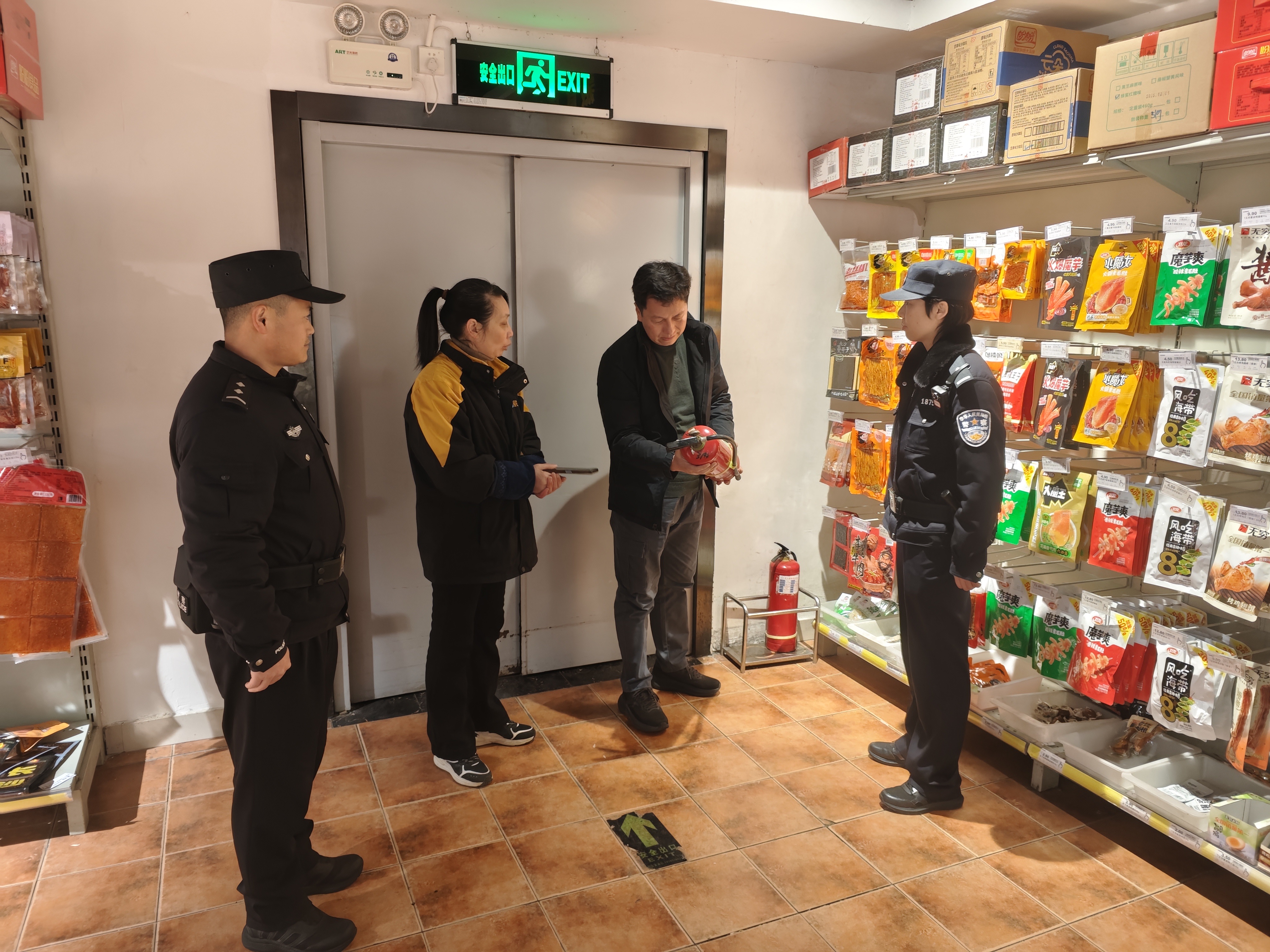 长台关乡：夜间巡逻常态化，点亮乡村“平安灯”