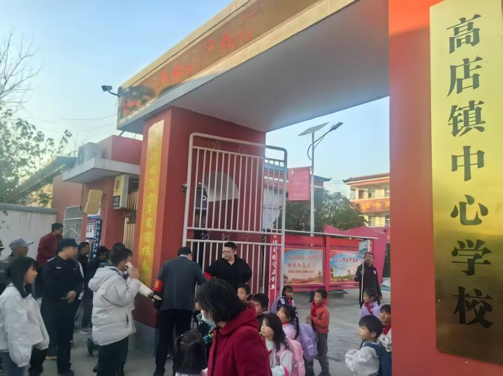 高店镇：派出所“护学岗”  守护学子平安路