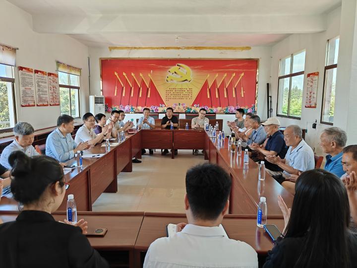 结对帮扶精准施策 聚力强村富民建设 <br>——信阳华信建投集团赴高店镇开展主题党日活动