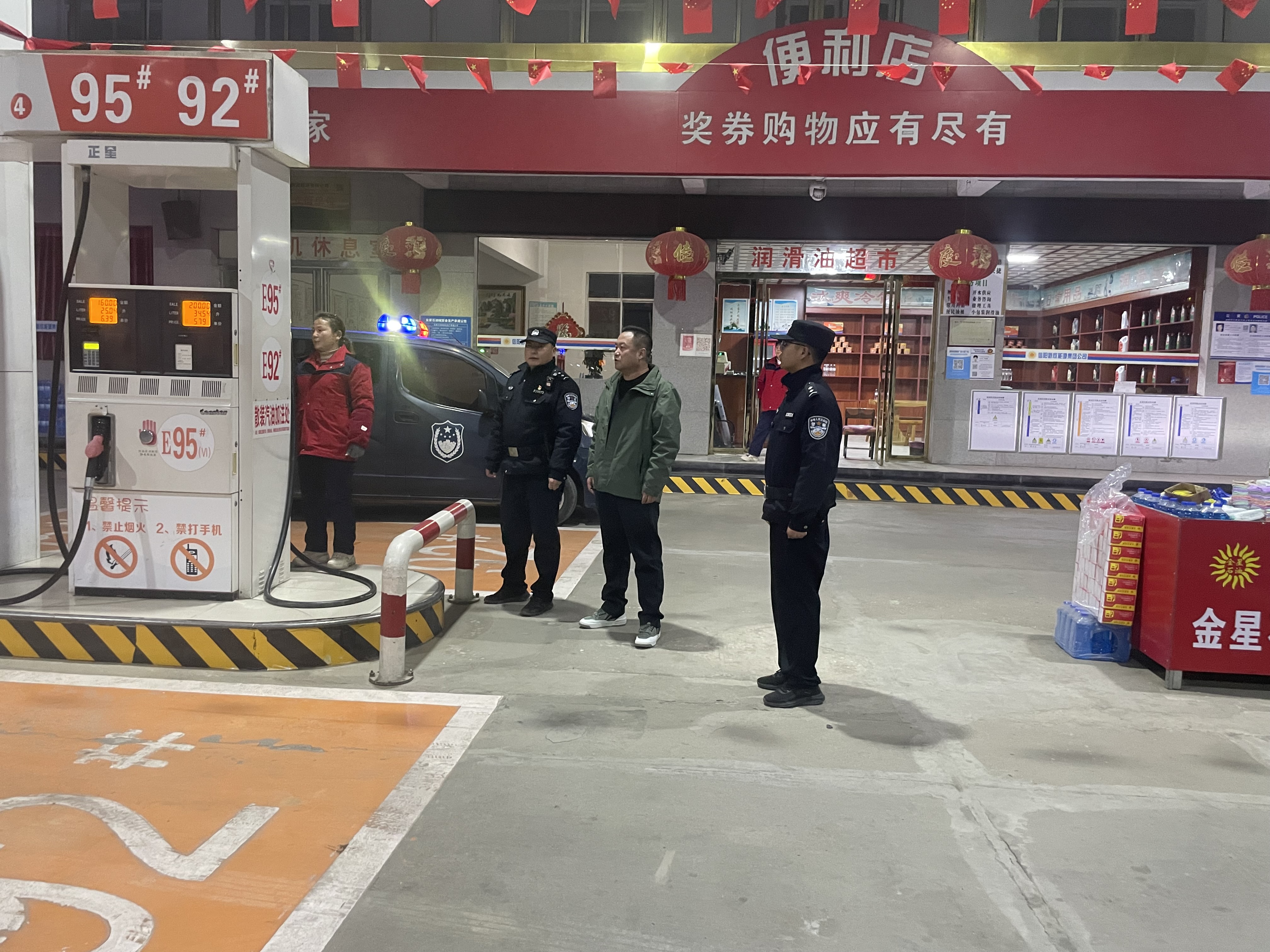 长台关乡：夜间巡逻常态化，点亮乡村“平安灯”