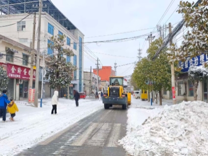 清雪护路暖寒冬 干群同心保畅通——平昌关镇开展积雪清理行动 清雪护路暖寒冬 干群同心保畅通——平昌关镇开展积雪清理行动