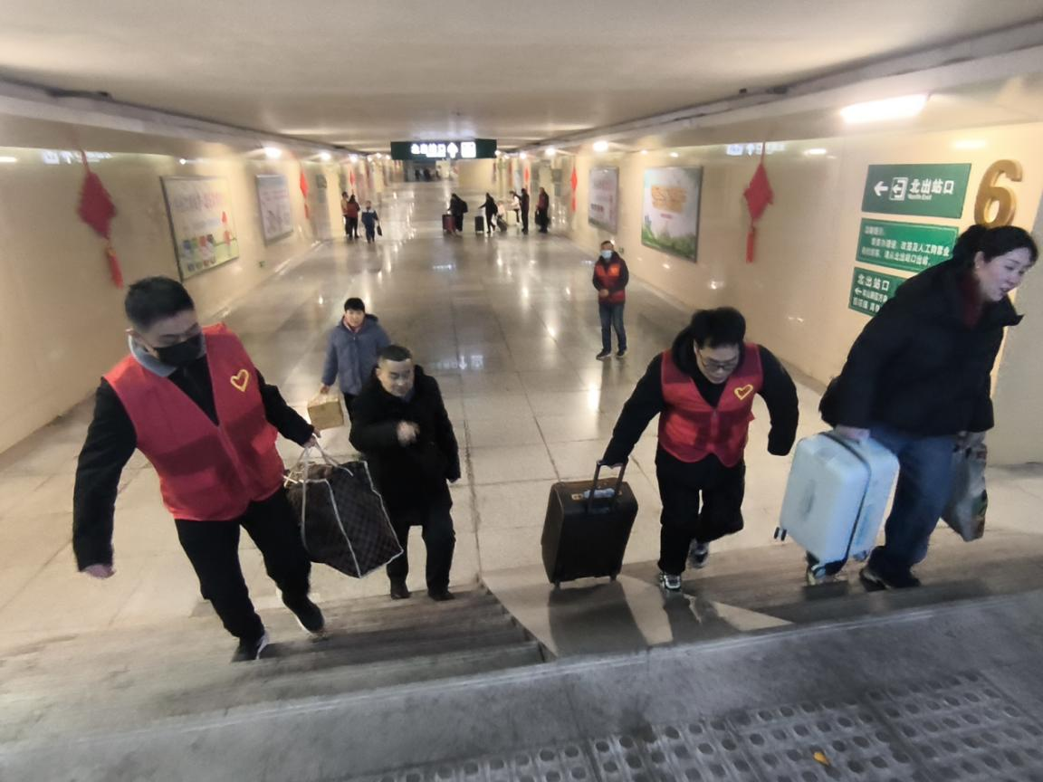 信阳市铁路民用航空事业发展中心<br>开展2026年“春运暖程”志愿服务活动