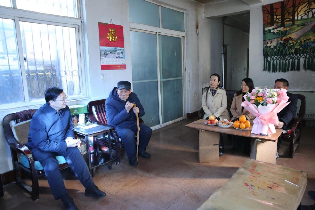 市审计局积极开展“迎新春 送温暖”走访慰问活动