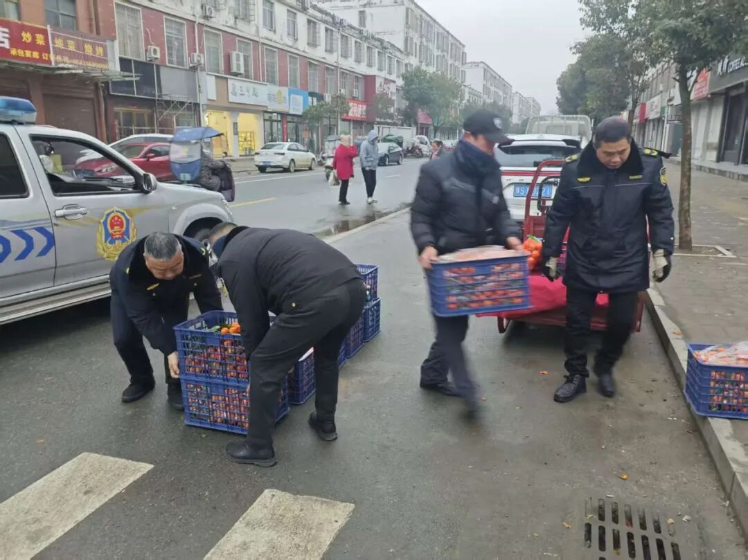 罗山县周党镇:集镇整治焕新貌 整洁有序迎新春