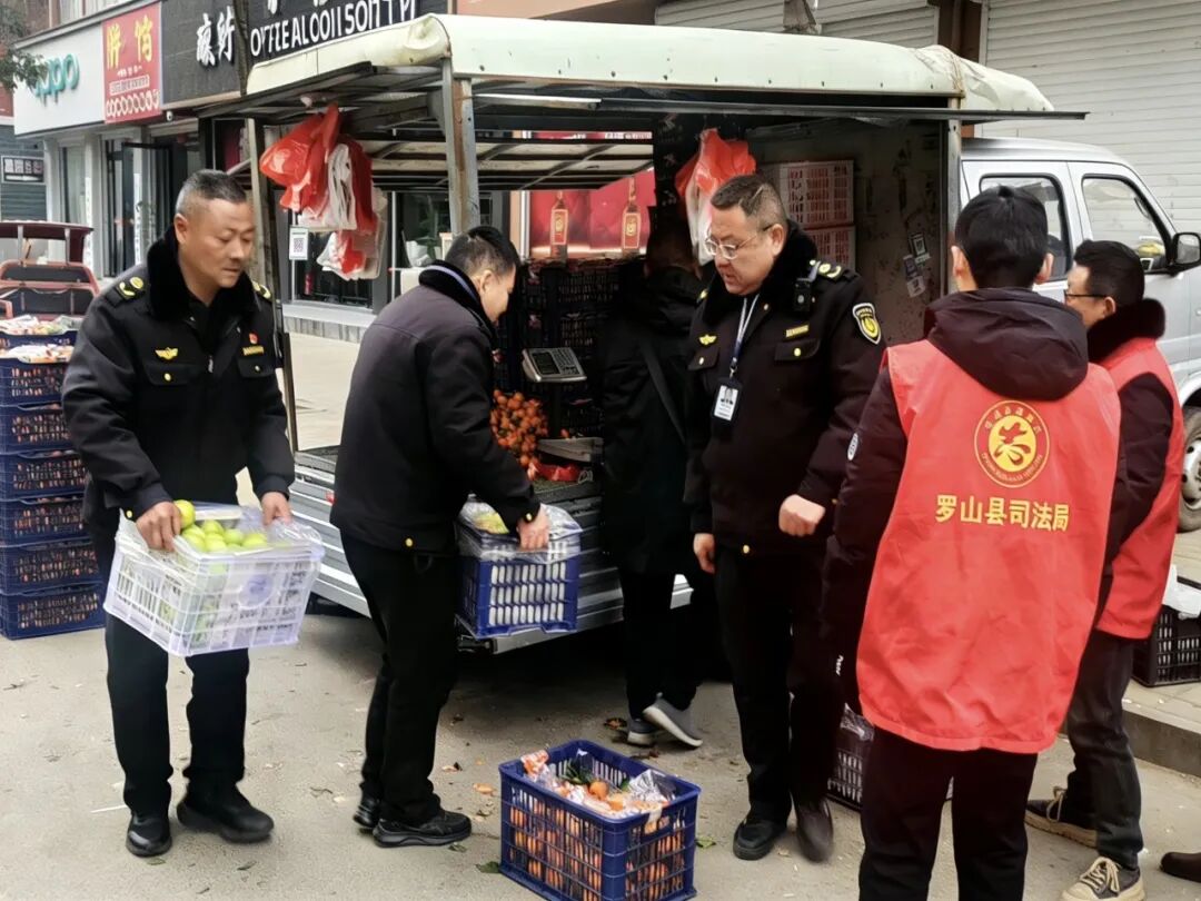 罗山县周党镇:集镇整治焕新貌 整洁有序迎新春