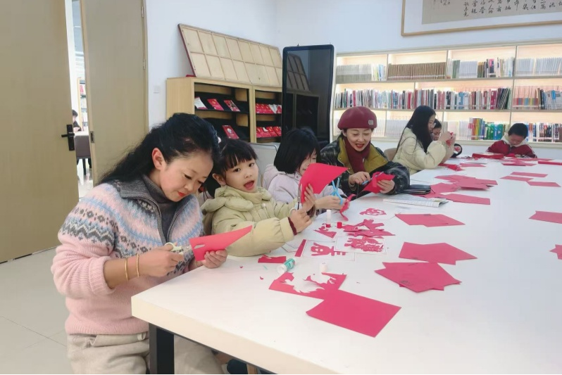 信阳：多彩活动添年味 文明新风润万家